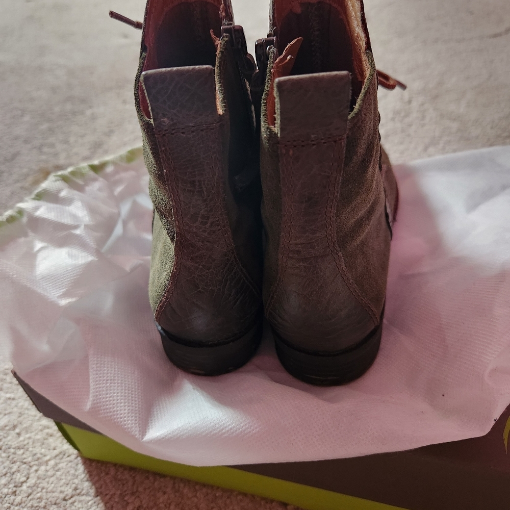 Naya Agave Boots - Picture 4 of 5